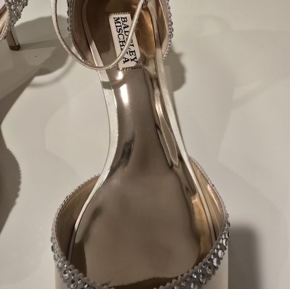 Badgley Mischka Gillian Ivory Ankle Strap Kitten Heels Womens 9.5 - Picture 5 of 11